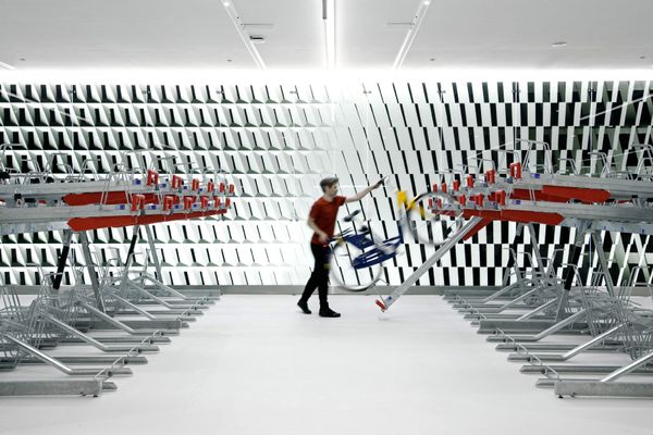 Ultramodern kerékpárparkoló Hollandiában