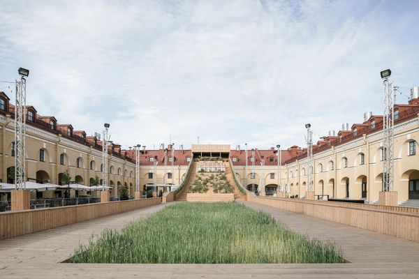 Pop-up public space from a private yard in St Petersburg