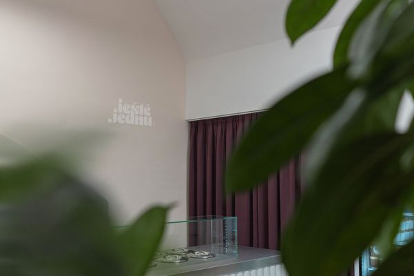 Boltívek és történelmi referenciák teszik karakteressé ezt a brünni fagylaltozót