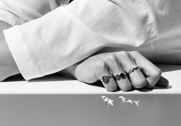 Special fine jewelry turning light into tattoos | THE RAYY