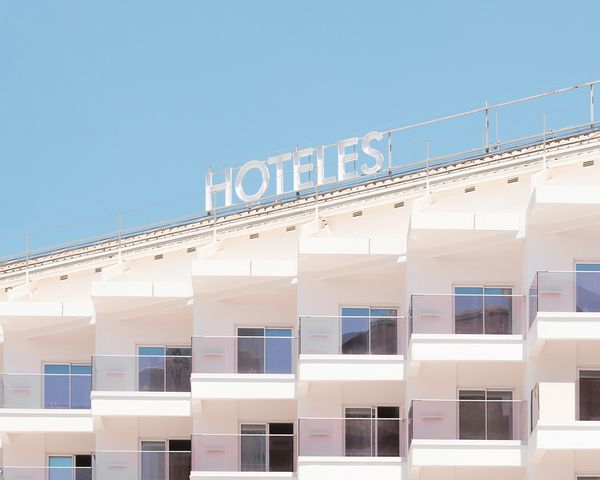 Walls that cry out for holidaymakers | Andrés Gallardo Albajar