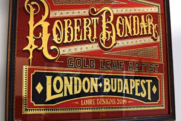 Turn-of-the-century glamour | Róbert Bondár, gold leaf artist & signwriter