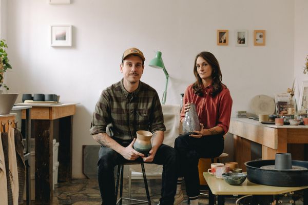 Megformálni kézzel, amit az élet sugall – Behind the scenes: Gyalog Eszter és Lukács András kerámiakészítők