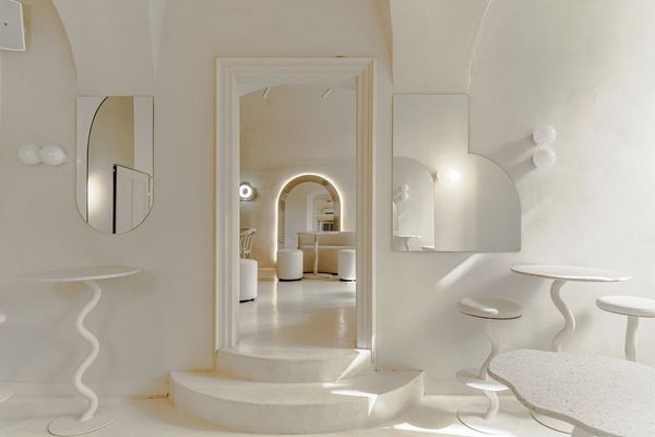 Who said that white has to be boring?—A one-of-a-kind space bistro in the heart of Krakow | Lastriko
