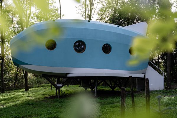 Fasten your seatbelts, here comes Hello Wood’s flying cabin!