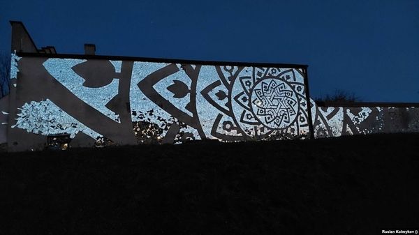 Ukrainian artist creates glass mandala in a Polish Jewish cemetery