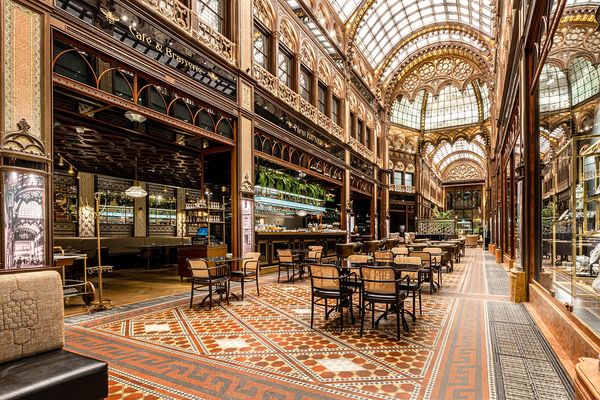 It’s like dining in a museum—Párisi Passage offers a revamped menu