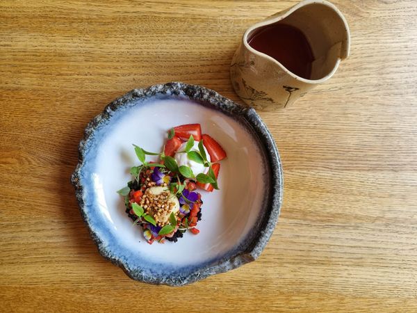 Y jelöli a helyet – Teyföl