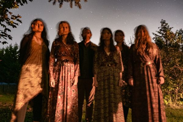 Pulsates, Thumps, Twists Like a Vine – Csángó Songs Brought to Life by Tindia