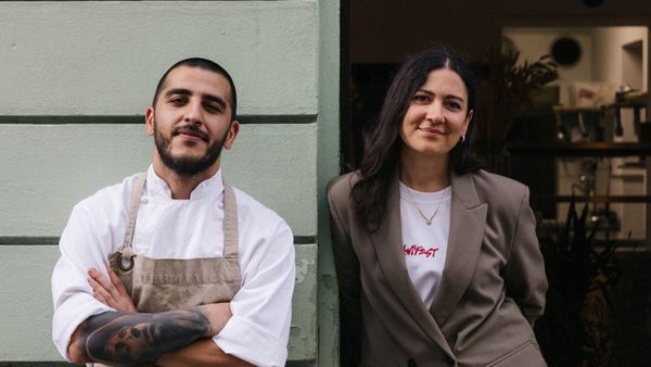 Izmirből Budapestre: a Pebbles, ahol a tenger és a város találkozik