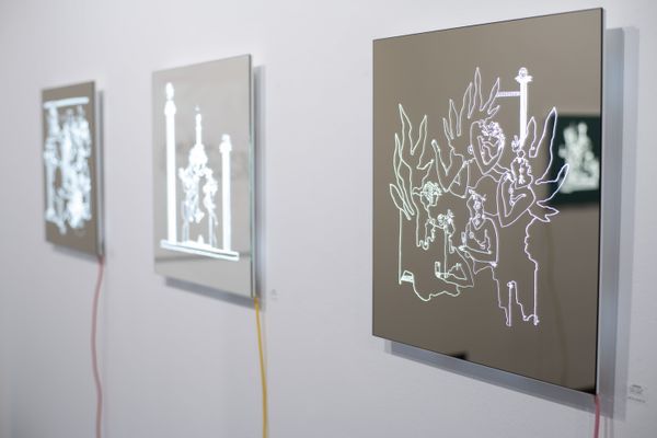 At the Edge of Light and Reflection | Anna Oláh’s Reflective Universe at Hybridart Space