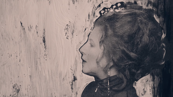 Barokk ária egy fénymásoló üvegén | Regős Ábel formabontó videóklipje